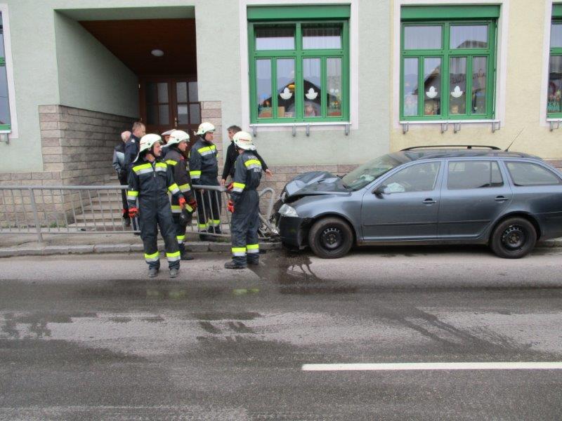 Fahrzeugbrand 08-04-2016 001