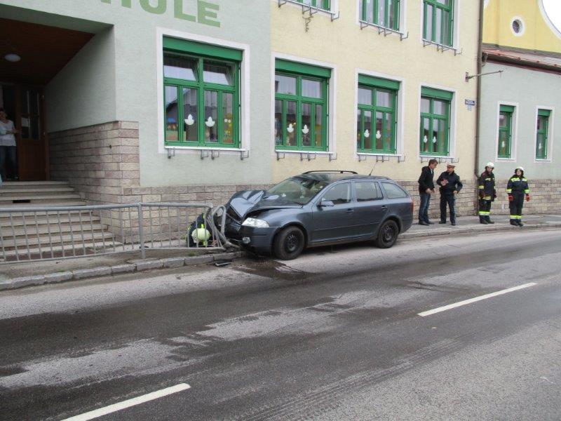 Fahrzeugbrand 08-04-2016 002