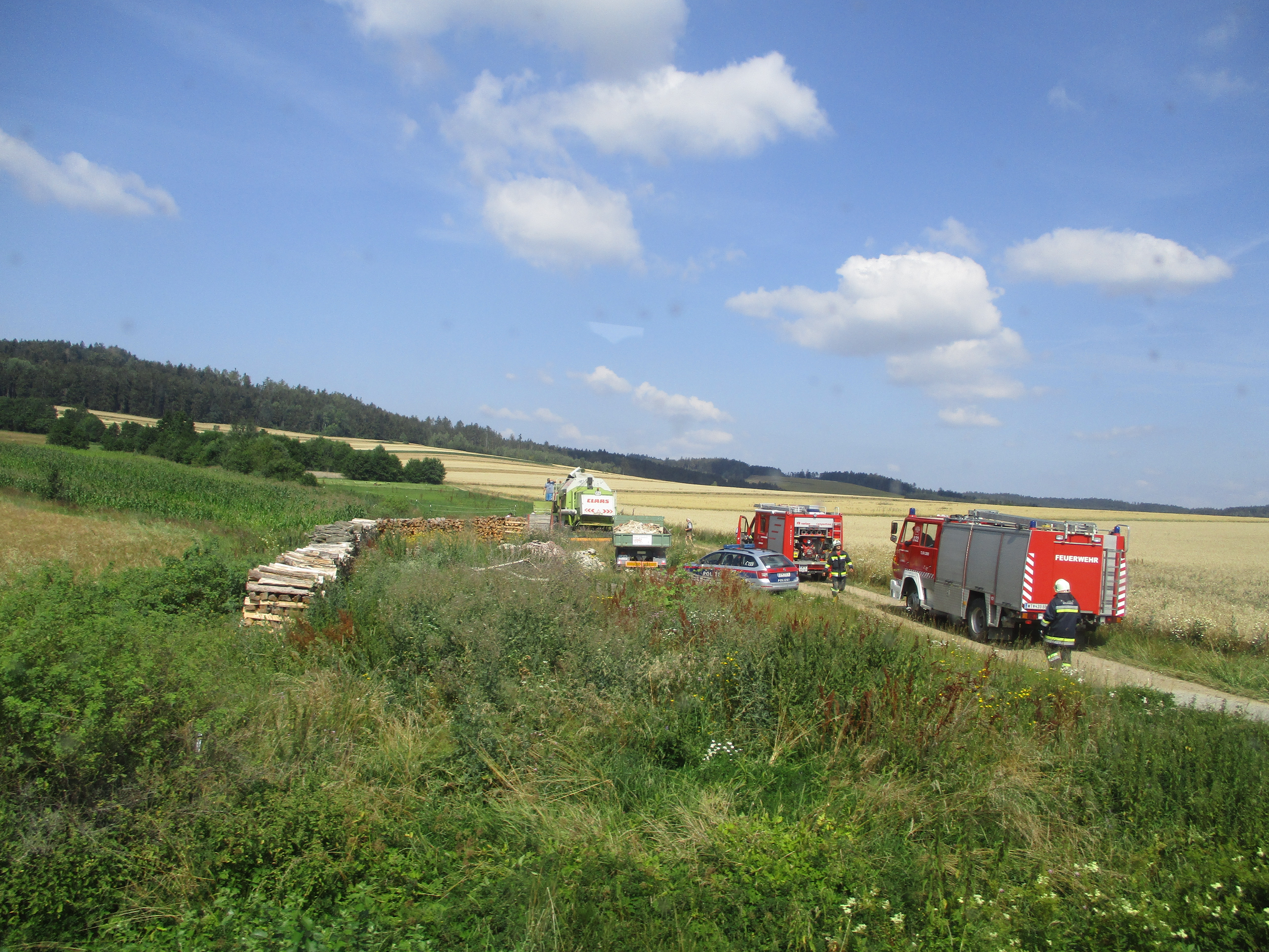 Einsatz-Mhdrescherbrand-in-Loibes-am-19.07.2018-001