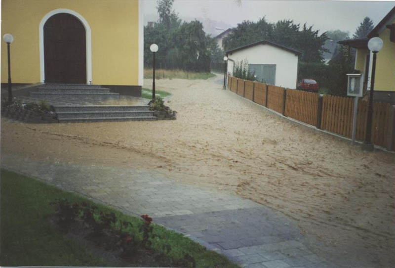 Überflutung bei der Kapelle - 2002
