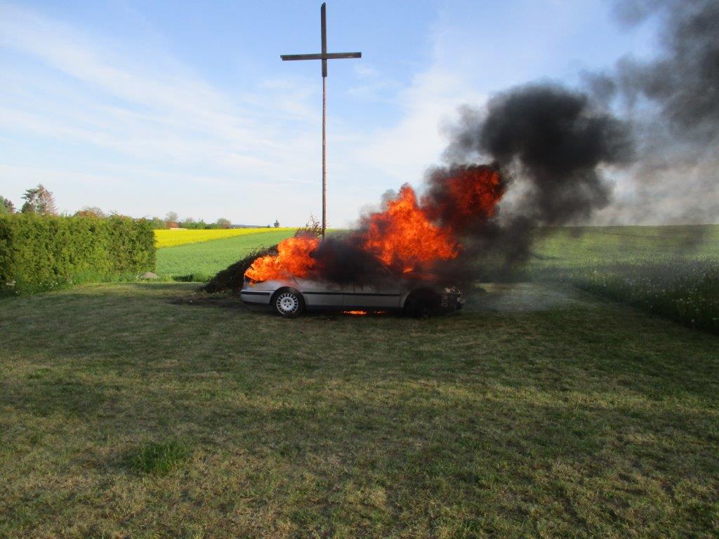 Monatsübung Fahrzeugbrand 21.05.2016 001