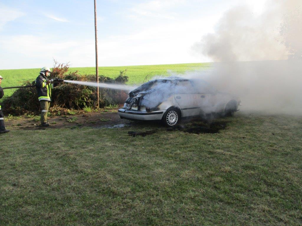 Monatsübung Fahrzeugbrand 21.05.2016 007