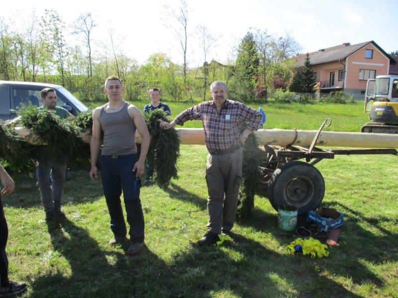 Maibaum aufstellen 30-04-2016 008