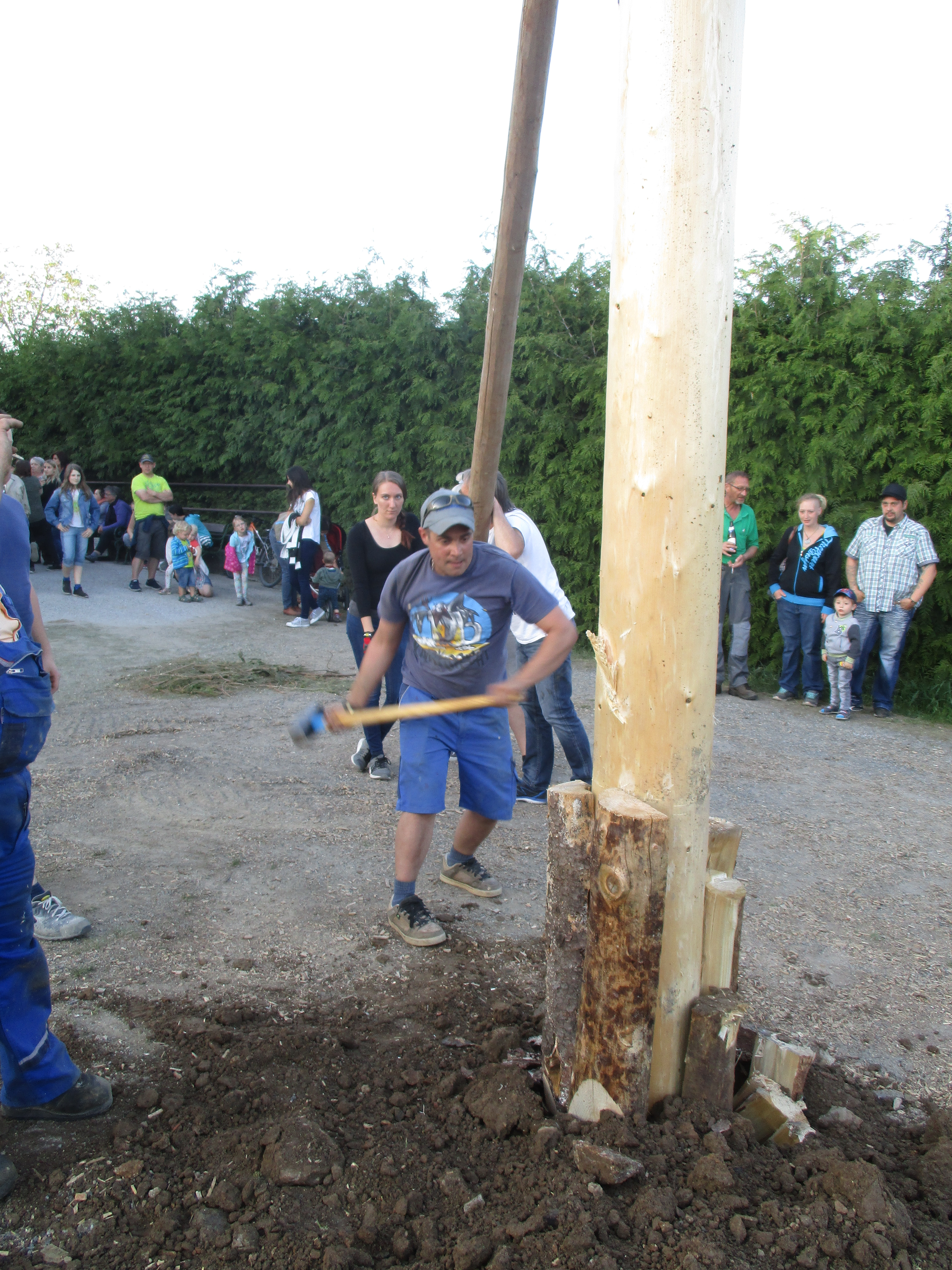 Maibaum-aufstellen-30.04.2018-047